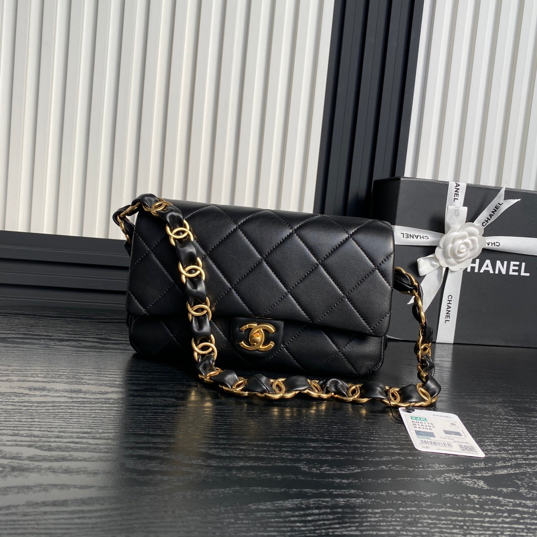 MEDIUM FLAP BAG 26 IN BLACK CALFSKIN GOLD DOUBLE C THICK CHAIN