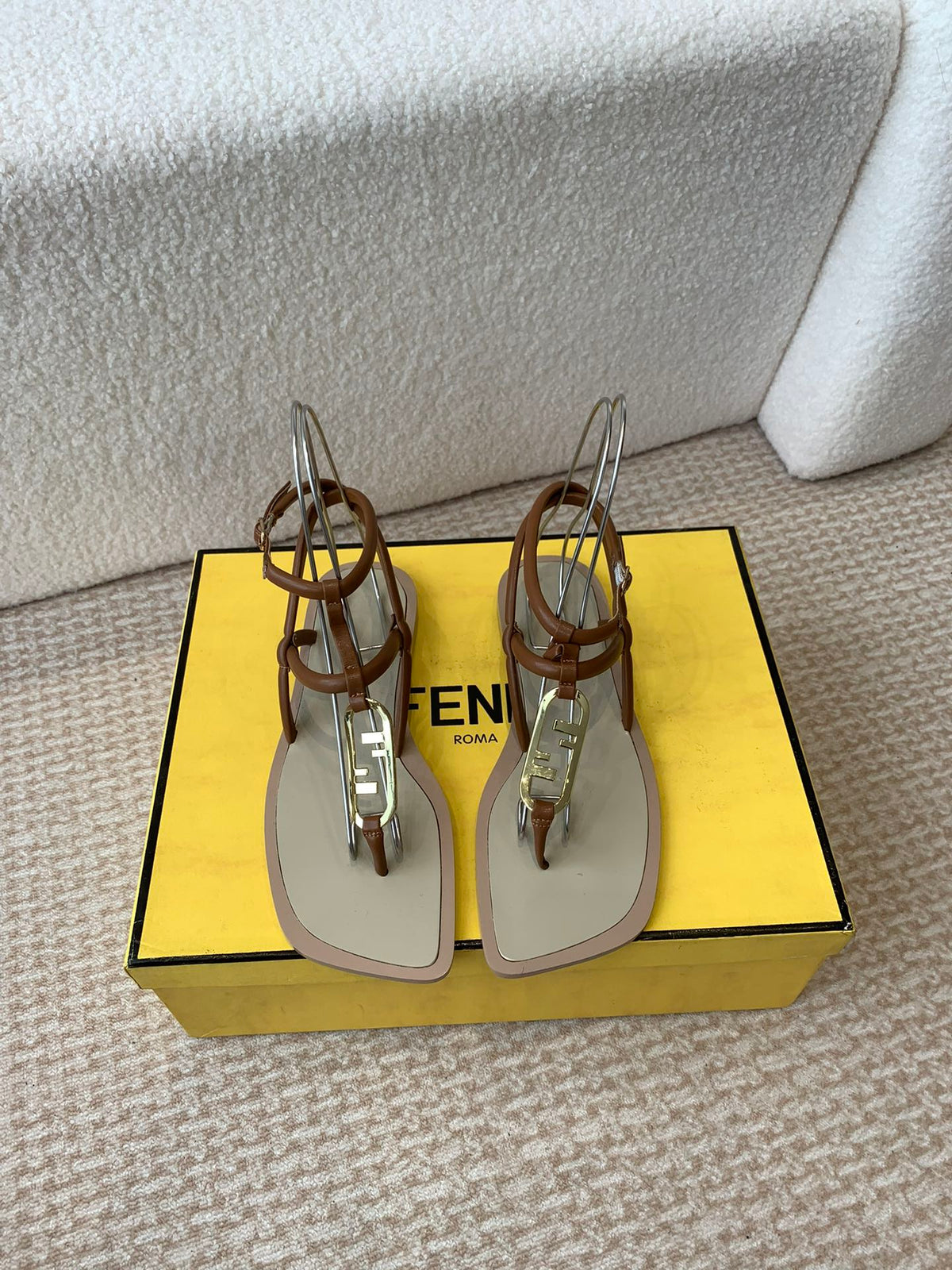 FENDI O'LOCK THONG SANDAL BROWN CALFSKIN WITH GOLD HARDWARE